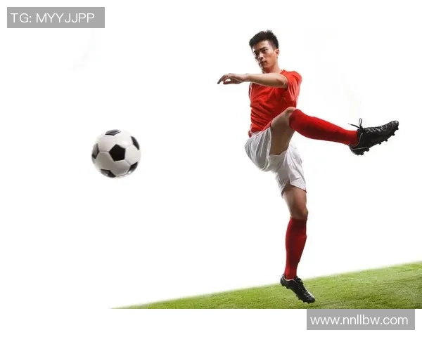 足球明星训练手册:提升技术与体能的全面指南助你成为绿茵场上的传奇球员 足球明星训练手册:提升技术与体能的全面指南助你成为绿茵场上的传奇球员