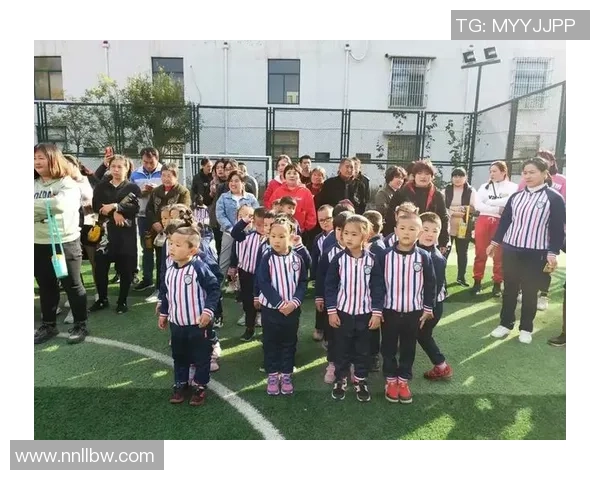 亲子同乐室内足球活动让孩子在运动中成长与快乐