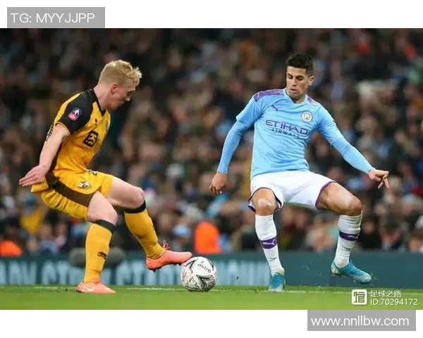 短裤足球女的魅力与挑战：探索女性在足球运动中的崛起与风采